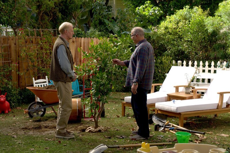 L-R: Jerry (Ed Begley Jr.), Jay Pritchett (Ed O’Neill) – Bild: Comedy Central
