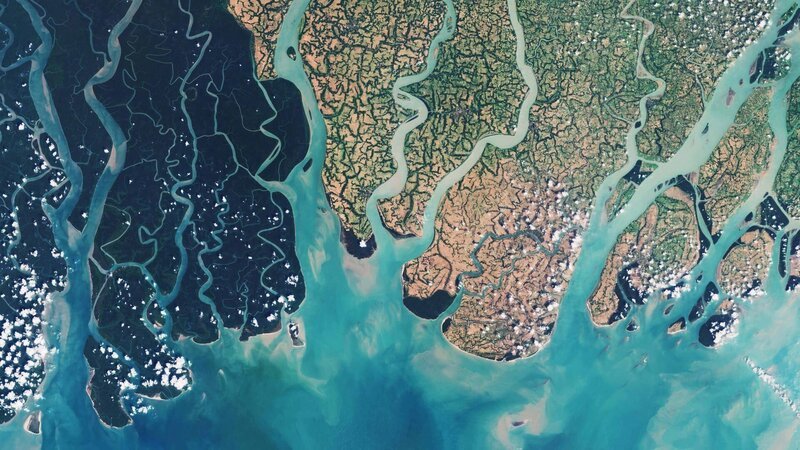 Diese Luftaufnahme der Sundarbans Mangrovenwälder in Bangladesh lieferte der Erdbeobachtungsatellit Sentinel-2A der ESA. – Bild: WeltN24 GmbH