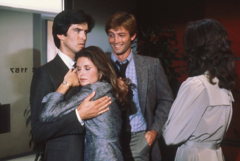 Remington Steele (Pierce Brosnan, l.), Laura Holt (Stephanie Zimbalist, m.) und Murphy Michaels (James Read, r.) – Bild: @RTL