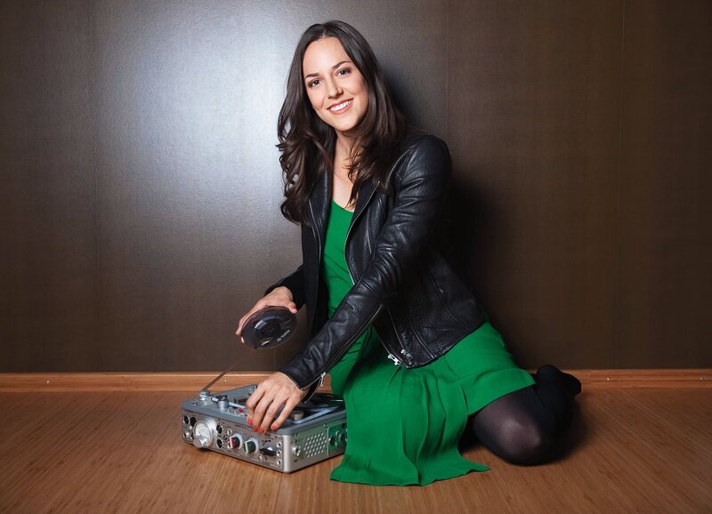 Moderatorin Nina Mavis Brunner – Bild: SRF/​Daniel Winkler /​ DANIEL WINKLER www.danielwinkler