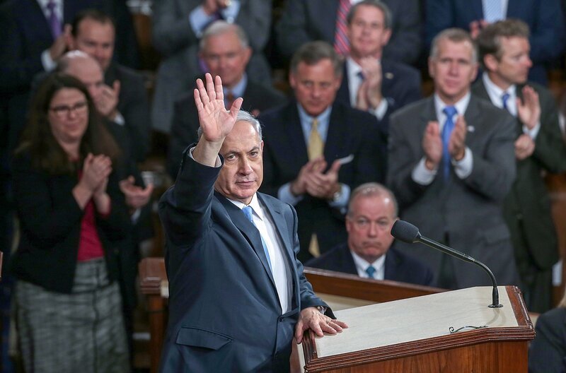 Der israelische Premierminister Benjamin Netanjahu am Hunter College. – Bild: Win McNamee/​Getty Images