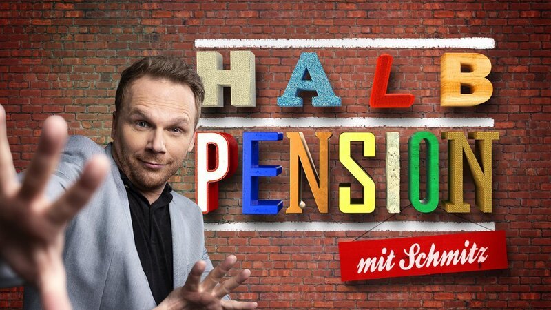 Halbpension mit Schmitz – Artwork – Bild: SAT.1 /​ Boris Breuer