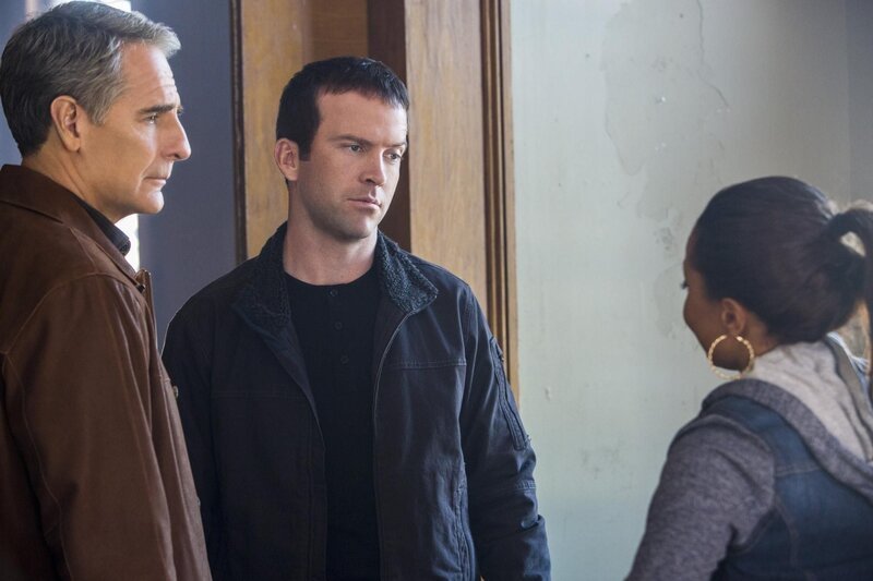 Hat Sonja Percy (Shalita Grant, r.) etwas mit dem Mord an Dr. Freddy Barlow und dessen Freundin zu tun? Pride (Scott Bakula, l.) und Lasalle (Lucas Black, M.) versuchen alles, um dies herauszufinden … – Bild: CBS Broadcasting, Inc. All Rights Reserved
