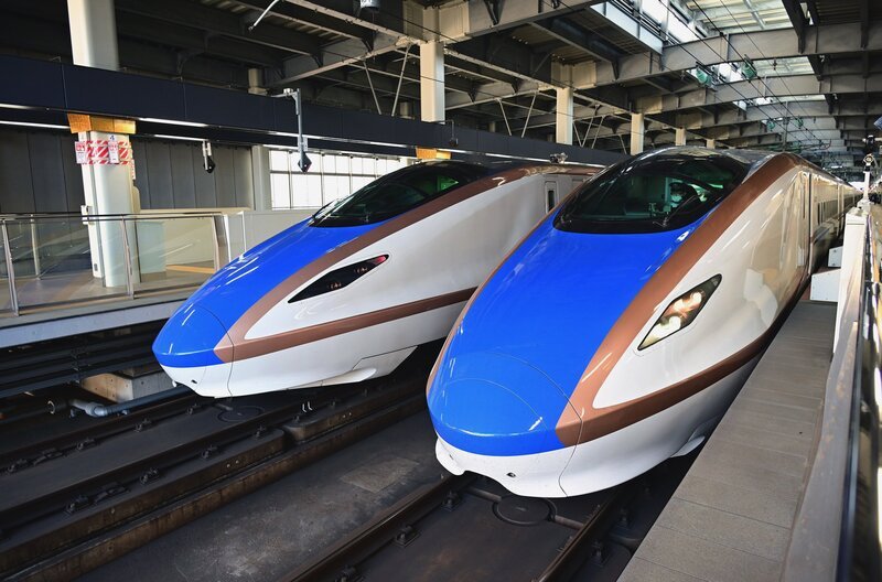 Shinkansen-Hochgeschwindigkeitszüge im Bahnhof Kanazawa – Bild: phoenix/​SWR/​Harald Kirchner