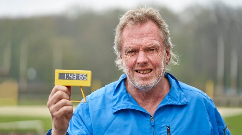 Willi Wülbeck gehörte in den 80er Jahren zu den weltbesten 800-Meter-Läufern. Am 9. August 1983 gewann er die Weltmeisterschaft in Helsinki mit der sagenhaften Zeit von 1:43:65 Minuten. – Bild: WDR/​Claus Langer