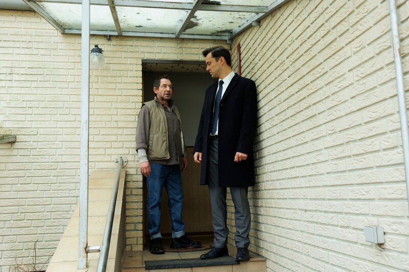 Sven Leberts Vater Rolf wirft seinen Sohn Sven aus dem Haus. – Bild: ZDF und Frédéric Batier