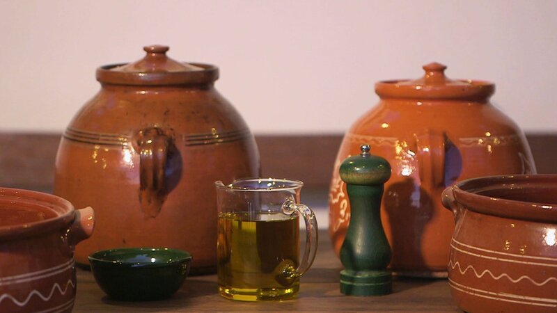 Destination Staffel 3 Episode 9 Griechenland Griechische Töpfereien zur Nahrungsmittelaufbewahrung – Bild: SRF/​ARTE Elephant Adventures