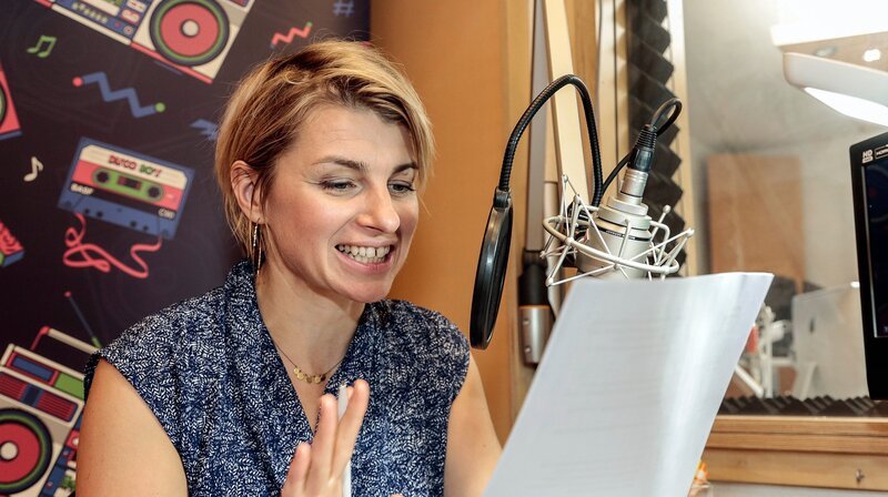 Erzählt wird der Film von Sabine Heinrich, die im Ruhrgebiet aufwuchs und dort zur Schule ging. – Bild: WDR/​Fulvio Zanettini