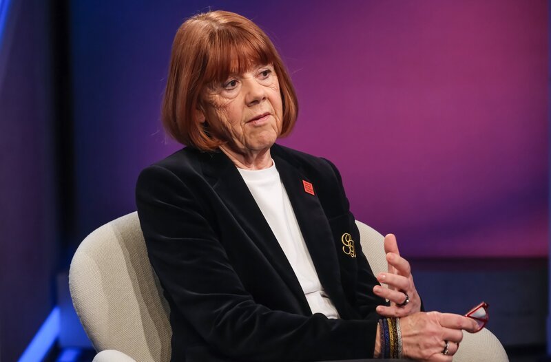 Zu Gast bei Moderatorin Sandra Maischberger: Gisèle Pelicot. – Bild: WDR/​Oliver Ziebe