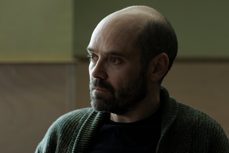 Niels Jensen (David Dencik) bekommt im Gefängnis unerwarteten Besuch. – Bild: ZDF und Frédéric Batier