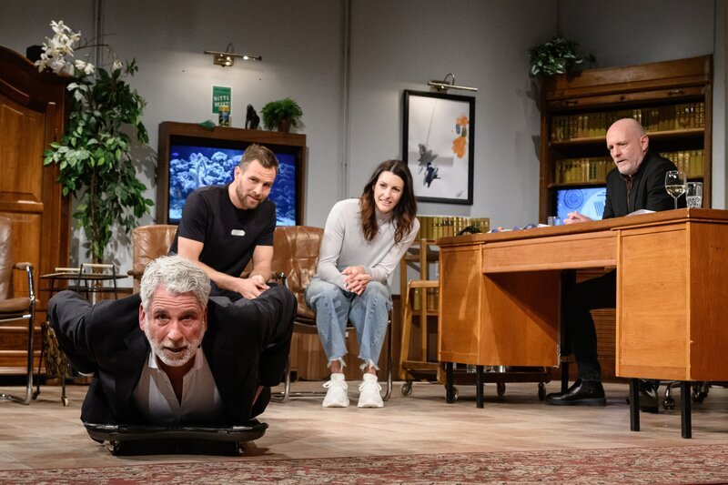 Benjamin Karl, Janine Flock, Dirk Stermann, Christoph Grissemann. – Bild: ORF/​Hans Leitner