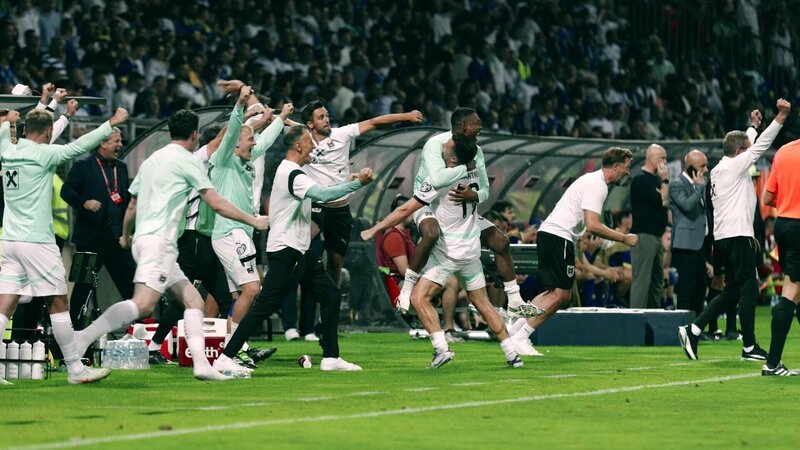 Österreich jubelt über den wichtigen Auswärtssieg gegen Bosnien und Herzegowina. – Bild: ORF/​CANAL+/​ÖFB/​WEST4MEDIA Filmproduktions GmbH