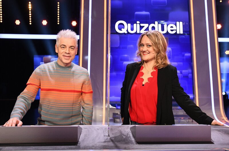 Die Kandidat:innen des Teams „Stand-up“: Die Comedians Michael Mittermeier (l.) und Lisa Feller (r.). – Bild: ARD/​Uwe Ernst