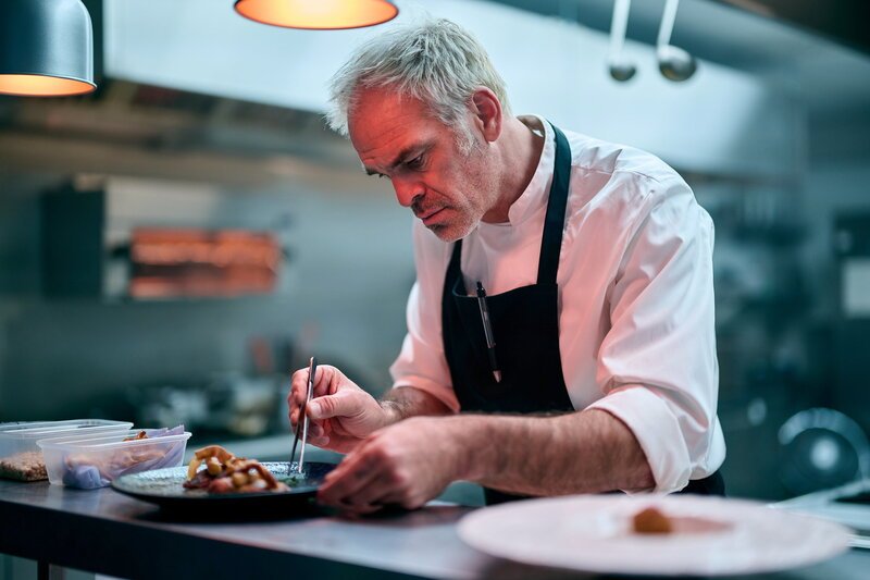 Boiling Point, Staffel 1 Folge 3. Steven Ogg als Nick. – Bild: SRF/​BOILING POINT TV LIMITED/​BBC Studios