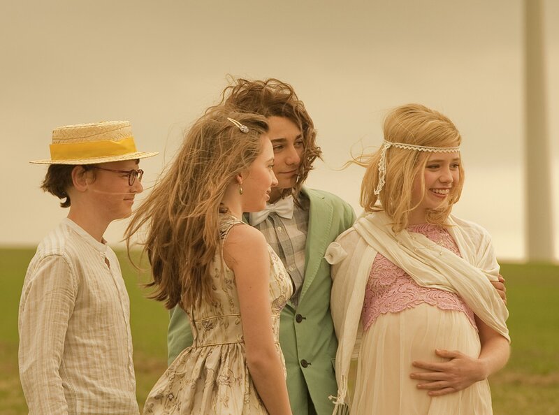 Hochzeitsgäste v.l.n.r.: Stefan Wiegand, Viktoria Krause, Lucas Leppert, Anica Röhlinger. – Bild: MDR/​Anke Neugebauer