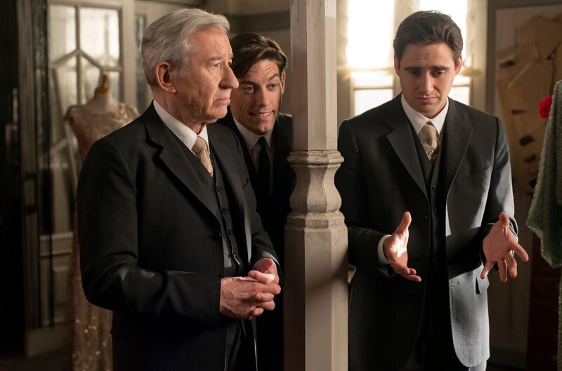 v.l.n.r.: Emilio López (José Sacristán), Pedro Infantes (Adrián Lastra), Jonás Infantes (Llorenç González) – Bild: WDR/​Manuel Fernandez-Valdes/​Beta Film GmbH