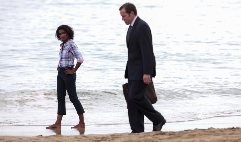 (L-R) SARA MARTINS as Camille Bordey and BEN MILLER as DI RIchard Poole – Bild: ORF/​BBC/​Red Planet Pictures/​Denis Guyenon