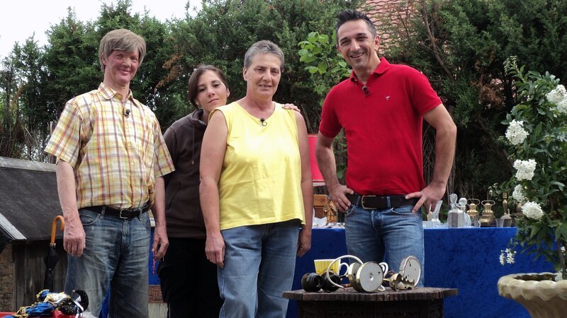 Foto, v.li.n.re.: Wolfgang, Christine, Christel und Trödelprofi Mauro Corradino – Bild: RTL II