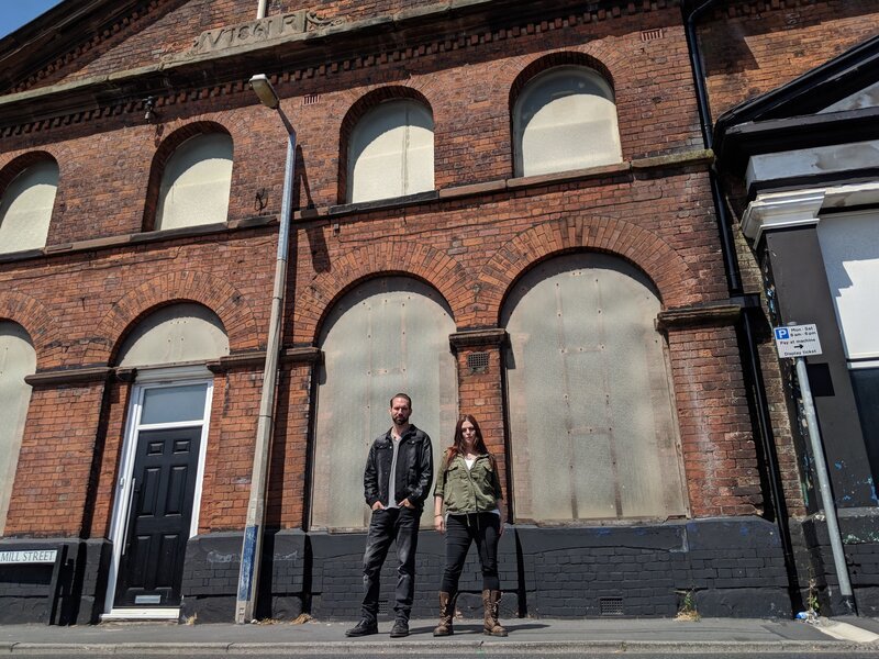 Nick Groff and Katrina Weidman at Mill Street Barracks. – Bild: Quest Red /​ Groff Entertainment /​ Discovery Communications
