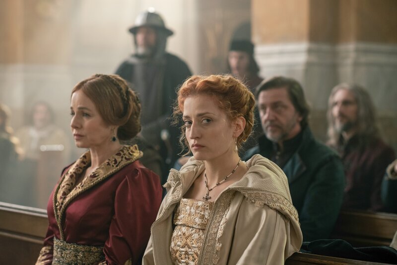 Sigismunds Ehefrau Katalin (Marina Gera) und seine Tochter Elisabeth (Mariann Hermány) erwarten den Tod des Kaisers. – Bild: ORF/​Beta Film/​MR Film/​The Orbital Strangers Project/​ Csaba Aknay