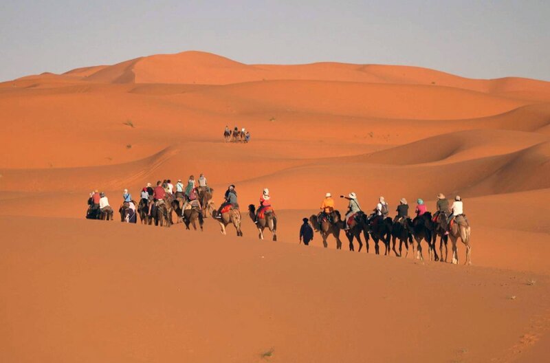 Die Nomadenvölker machen die lebensfeindliche marokkanische Sahara zu einem Ort des Austauschs, der kulturellen Durchmischung und zu einer wirtschaftlichen Drehscheibe. – Bild: Elephant Doc