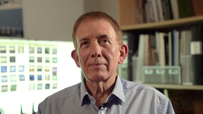 Terry Martin, Autor des Berichts zur RAF-Katastrophe von Ramstein. – Bild: ORF/​Autentic/​Millstream Films and Media