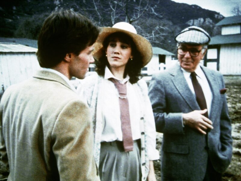 Vater Armstrong (Stephen Elliott, r.) hat für seinen Sohn Garth (John Hammond, l.) eine gute Partie ausgesucht: die reiche Lane (Elizabeth Storm, M.) – Bild: Worldvision Enterprises, Inc.