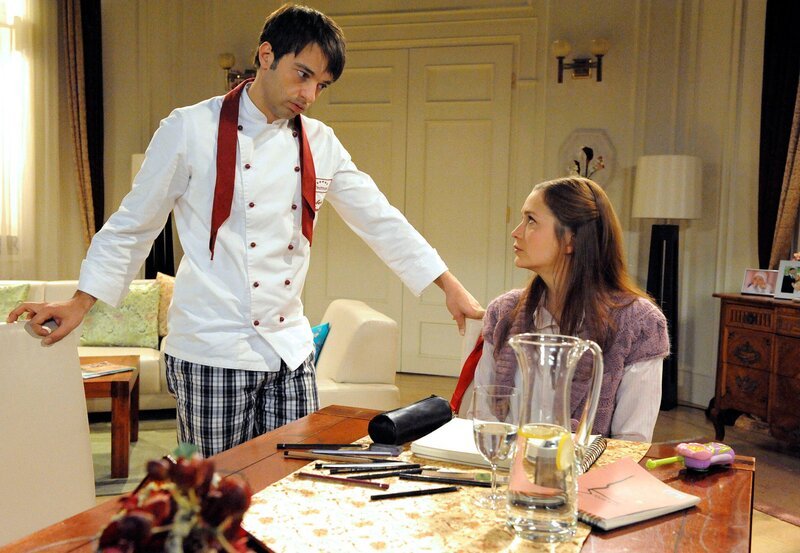 ARD STURM DER LIEBE FOLGE 1236, am Montag um 15:10 Uhr im ERSTEN. Eine Versöhnung zwischen Robert (Lorenzo Patané, l.) und Eva (Uta Kargel, r.) scheint in weite Ferne zu rücken. – Bild: ARD/​Ann Paur