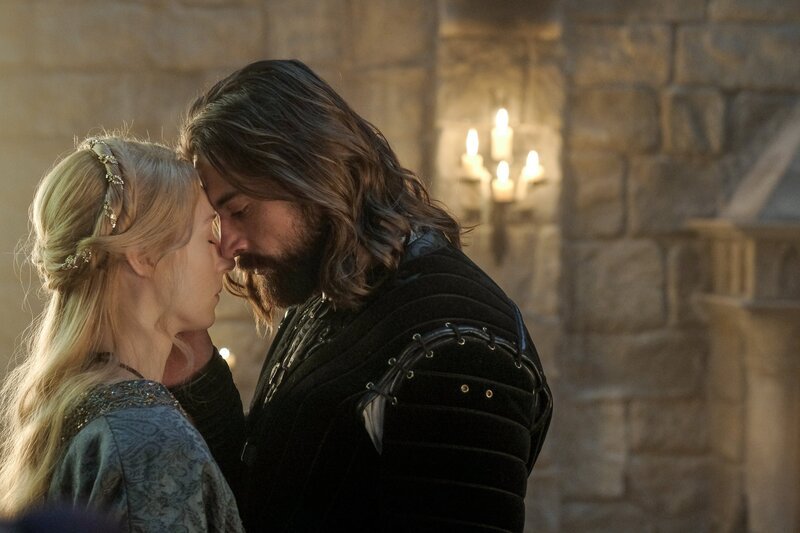 Vivien Rujder (Erzsébet Szilágyi), Gellért L. Kádár (Janos Hunyadi). – Bild: ORF/​Beta Film/​MR Film/​The Orbital Strangers Project/​Csaba Aknay