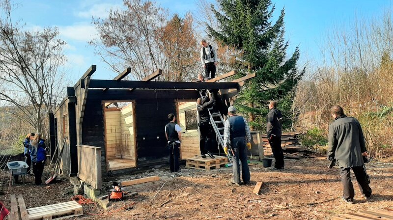 Abbau eines historischen Gartenhauses – Bild: MDR/​Günther&Bigalke