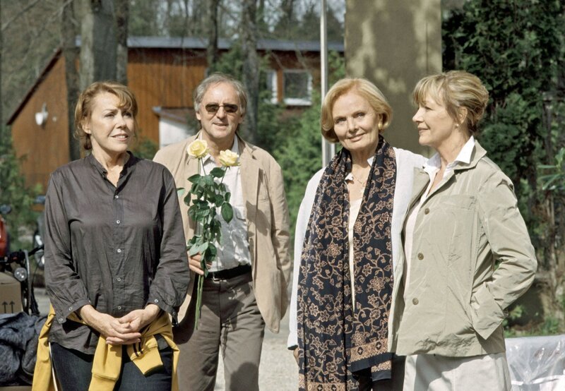 Hans Sommer (Günther Maria Halmer), Maria (Ruth Maria Kubitschek, 2.v.re.), Julie (Gila von Weitershausen, re.) und Dana (Gaby Dohm). – Bild: ARD Degeto/​Marco O. Pichler
