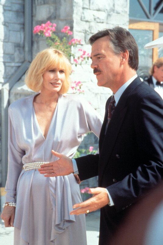 Irene Stanton (Sally Kellerman, l.); Robert Stanton (Ben Masters, r.) – Bild: Sat.1 Gold