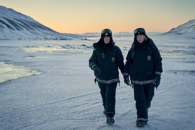 L-R: Ingrid Witney (Mia Jexen) and Petra Bergen (Alexandra Moen) – Bild: Robert Viglasky Pr /​ Sky UK Ltd