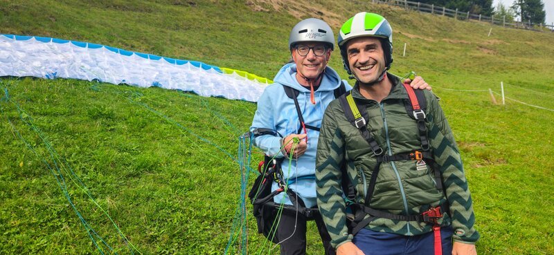 Moderator Dominik Glöbl (rechts) und Wendelin Ortner. – Bild: Hartmann Seeber /​ BR /​ Action Film