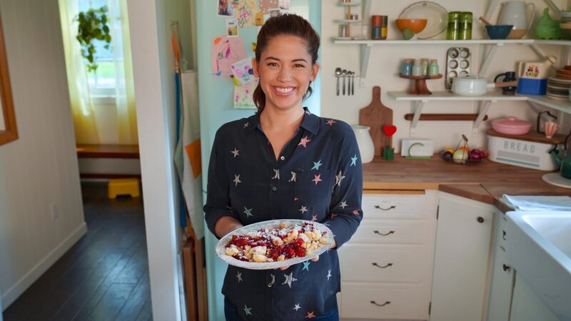 Portrait shot of Molly Yeh with her Fluffy Shredded Pancake with Plum Sauce, as seen on Girl Meets Farm, season 9. – Bild: Discovery, Inc.