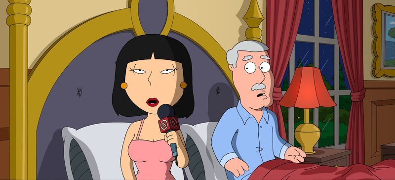 Schlägt sich die Journalistin Tricia Takanawa (l.) wirklich auf die Seite des Brauereidirektors Carter Pewterschmidt (r.) oder spielt sie lediglich ihre Spielchen mit ihm? – Bild: Fox and its related entities