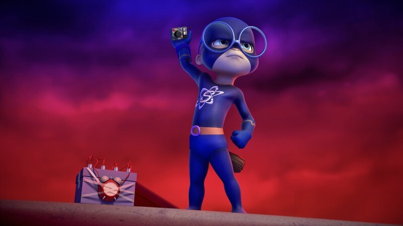 In seinen Tagträumen ist Simon als der Superheld Munk-Man unterwegs. – Bild: SUPER RTL