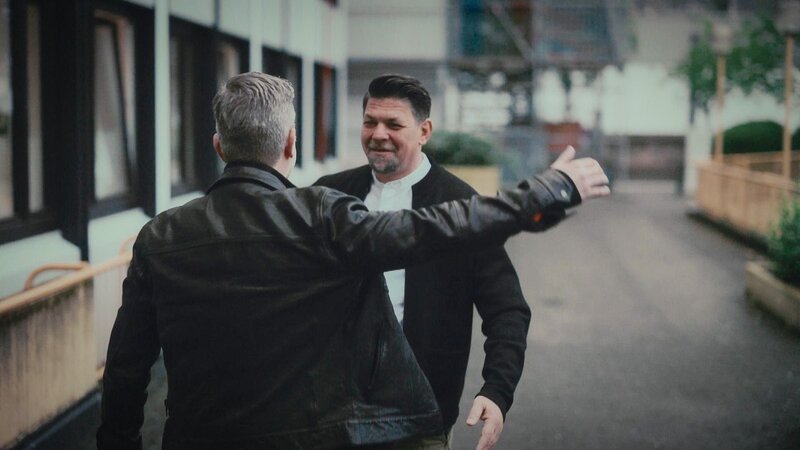 André Dietz (l.) und Tim Mälzer – Bild: RTL