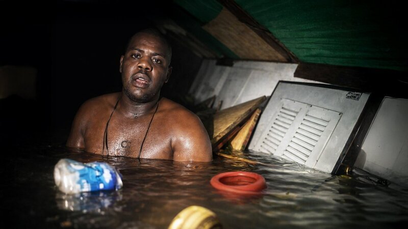 Der Schiffskoch Harrison Okene überlebt 62 Stunden in einer Luftblase im Rumpf eines gesunkenen Schleppers. – Bild: ZDF und DCN Diving