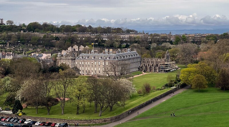 Dreh auf dem Battlefield of Culloden. Stadtansicht von Edinburgh. – Bild: phoenix/​ZDF