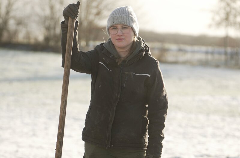 Hendrikje bei der Kartoffelernte. – Bild: NDR/​Kabuja Filmproduktion