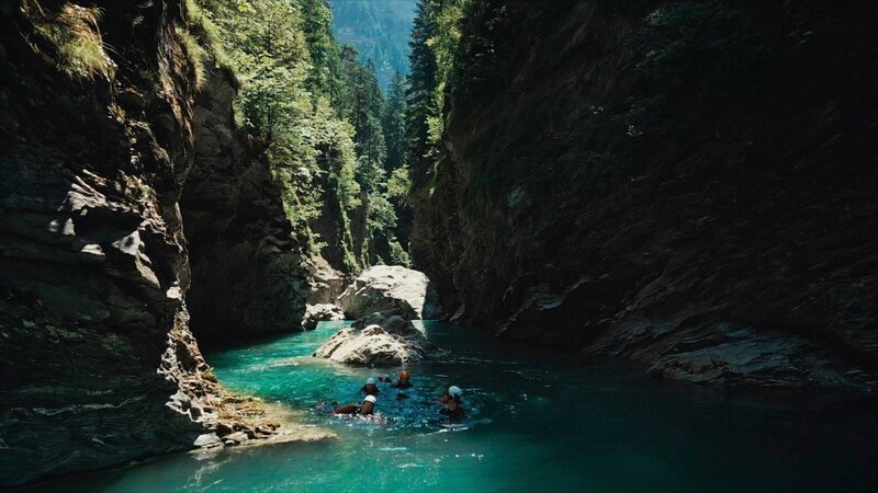 Ein Canyoning durch die Viamala bietet ein perfektes Naturerlebnis. – Bild: SRF/​3sat