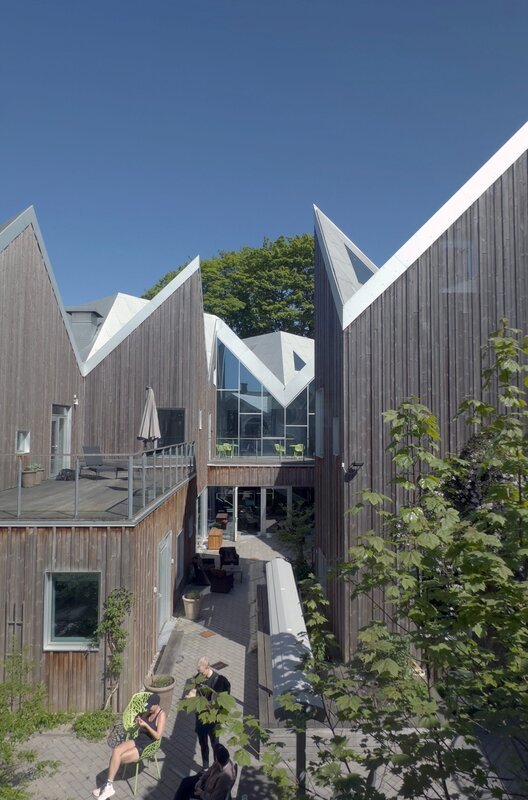 Das Zentrum für Krebs und Gesundheit in Kopenhagen: Hier wurde alles umgesetzt, was nach heutigem Wissensstand gut für die Genesung ist. – Bild: BR/​Sabine Reeh
