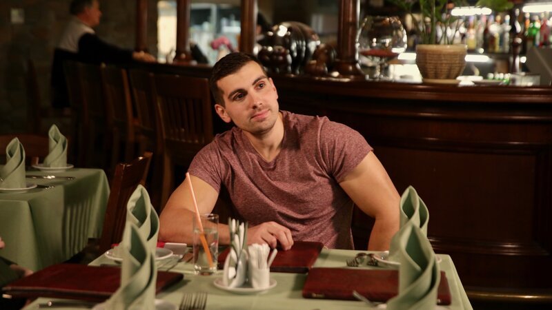 SASHA at dinner with EMILY and his ex-wife MASHA. – Bild: Discovery Communications, LLC