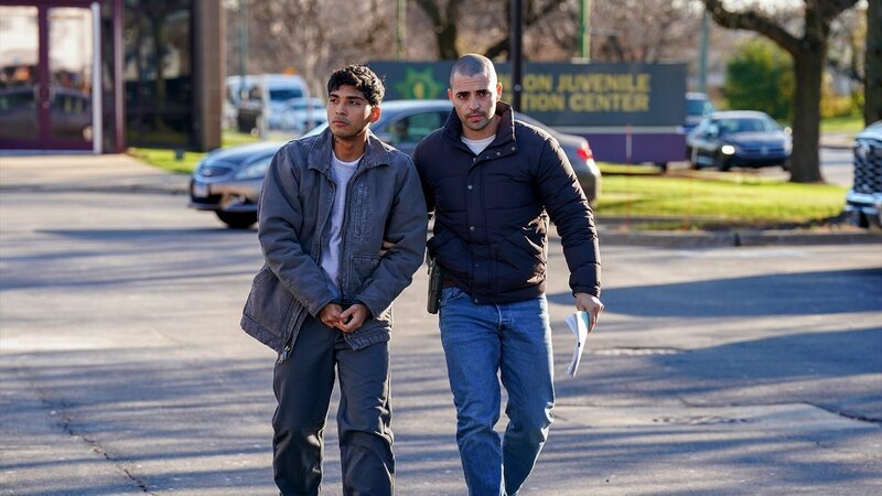 Art Cervantes (Michael Garza, l.) und Dante Torres (Benjamin Levy Aguilar, r.) – Bild: AXN Black