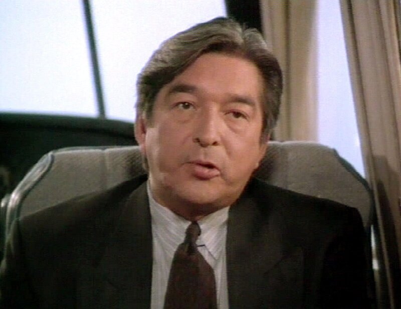 Der Anwalt Peter Henderson (Graham Greene), ein Indianer, setzt sich für die Gebietsansprüche seines Stammes ein. – Bild: Sat.1 Gold