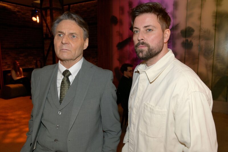 Gerner (Wolfgang Bahro, l.) und John (Felix von Jascheroff) hoffen, dass Zoe endlich festgenommen wird. – Bild: RTL