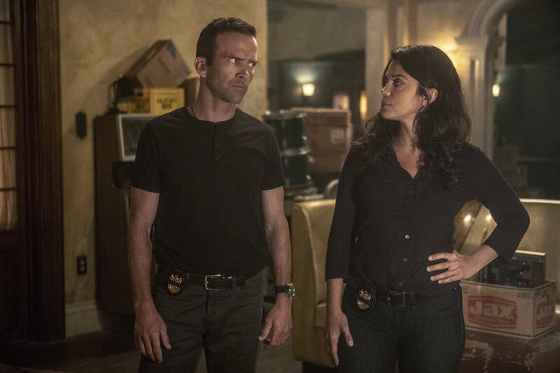 Christopher LaSalle (Lucas Black, l.); Tammy Gregorio (Vanessa Ferlito, r.) – Bild: CBS Broadcasting, Inc.