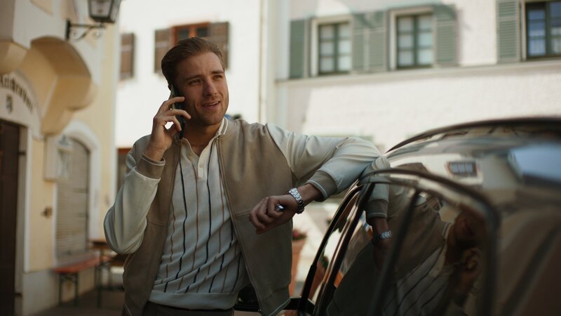 Kenny Hofer (Lukas T. Sperber) drängt Sina Schumacher, zu ihm zurückzukehren. – Bild: ZDF /​ DoP: Willy Dettmeyer