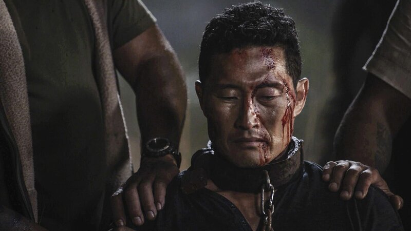 Als Chin (Daniel Dae Kim) von einem mexikanischen Kartell entführt wird, müssen sich seine Kollegen auf die Suche nach ihm machen, bevor er aus Rache hingerichtet wird. – Bild: 2016 CBS Broadcasting, Inc. All Rights Reserved Lizenzbild frei